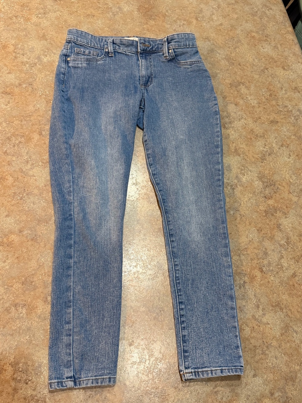 Jessica Simpson Light Blue Straight-Leg Jeans. Size 8/29